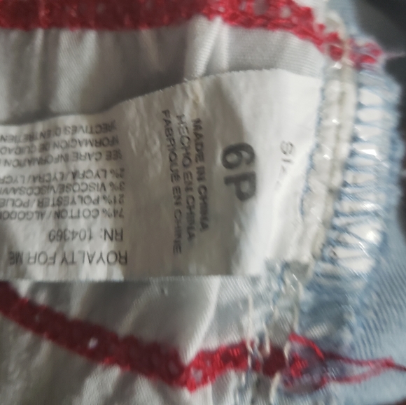 Women Light Wash Cuffed Shorts - Picture 3 of 4